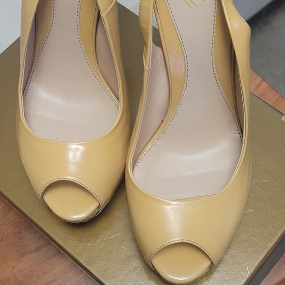 Gucci Shoes - Picture 1 of 3